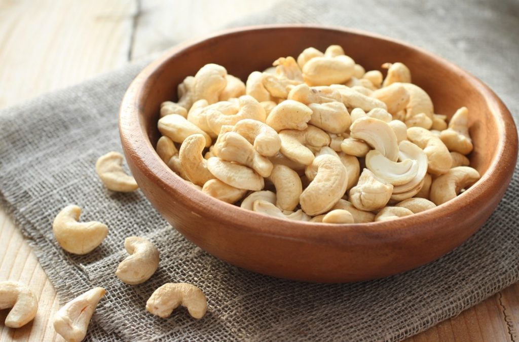 Raw-cashews-in-wooden-bowl-on-sackcloth